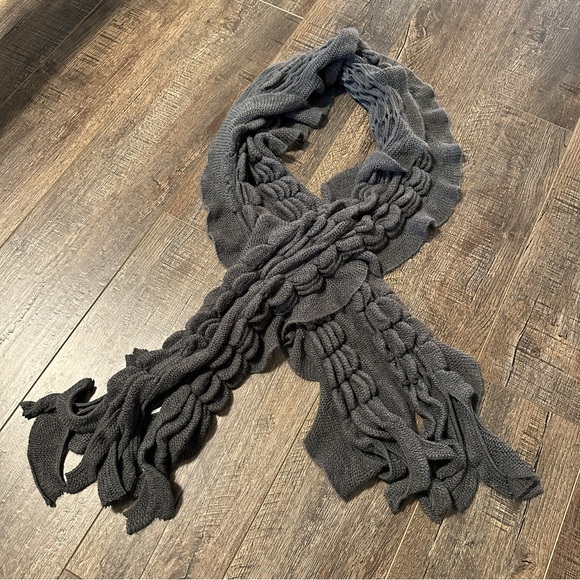 Grey Knit Fringe Scarf Cold Winter Weather Accessory Women’s One Size - Picture 3 of 4